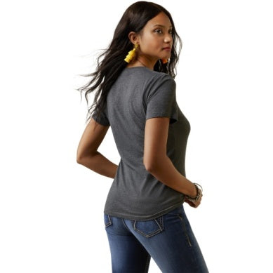 ARIAT WMNS QUILT LOGO SS TEE CHARCOAL HEATHER