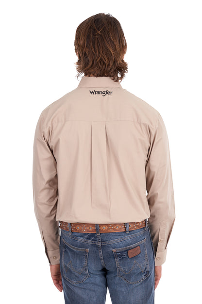 Wrangler Men’s Flex Tech Logo 1-Pocket Button Down Long Sleeve Shirt - Sand