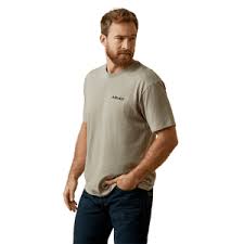 ARIAT MENS SERAPE ISLAND SS TEE KHAKI HEATHER
